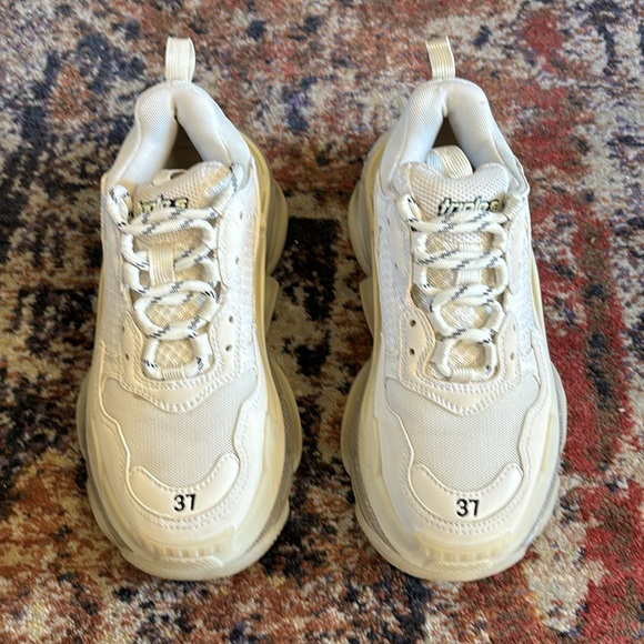 BALENCIAGA TRIPLE S CLEAR SOLE SNEAKERS - Picture 3 of 10